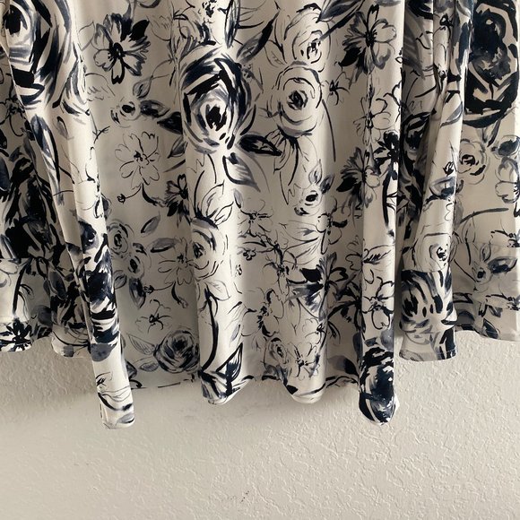 Karl Lagerfeld Womens Yessie Blouse Trumpet Sleeve Floral Size XL White Pearl - Picture 10 of 13